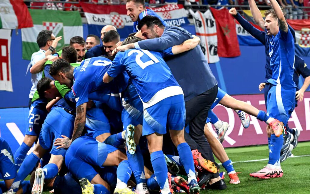 Croazia-Italia 1-1, l'esultanza degli azzurri dopo il gol di Zaccagni - Foto via Sky Sport
